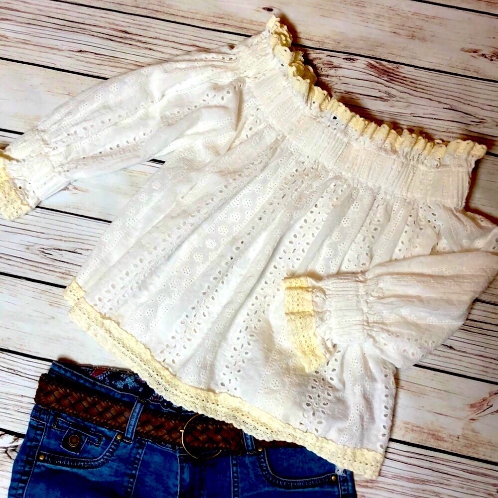 Eyelet Lace On/Off Shoulder Boho Pullover Top With Beige Crochet Trim